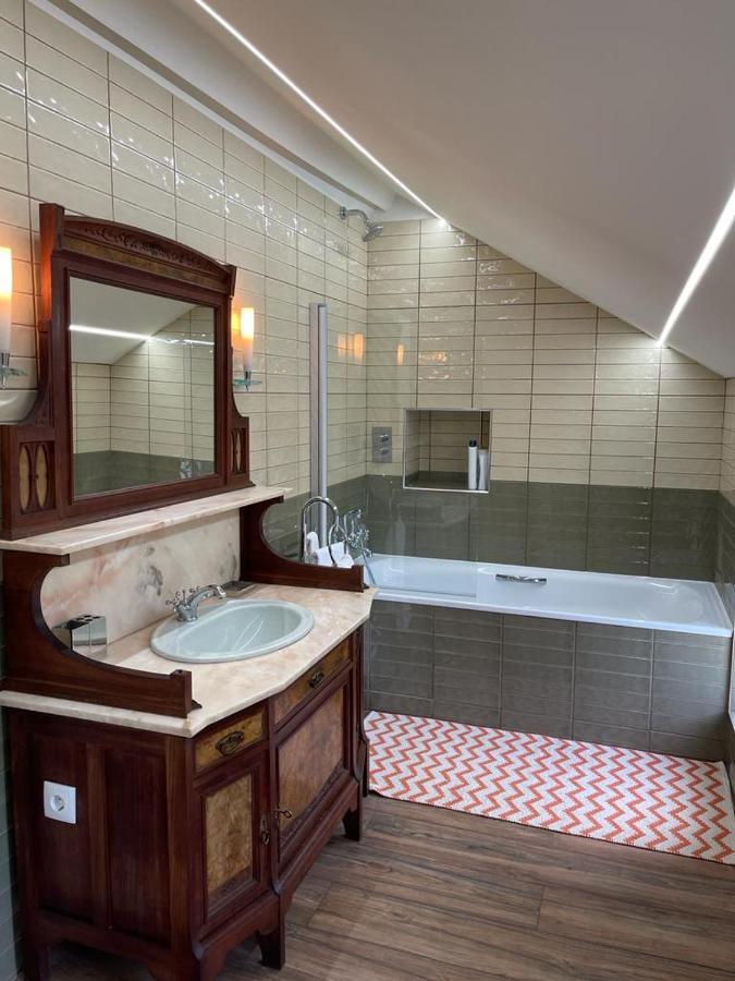 Vintage Balcony Guesthouse Овар Екстериор снимка