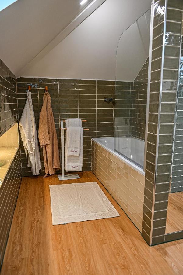 Vintage Balcony Guesthouse Овар Екстериор снимка